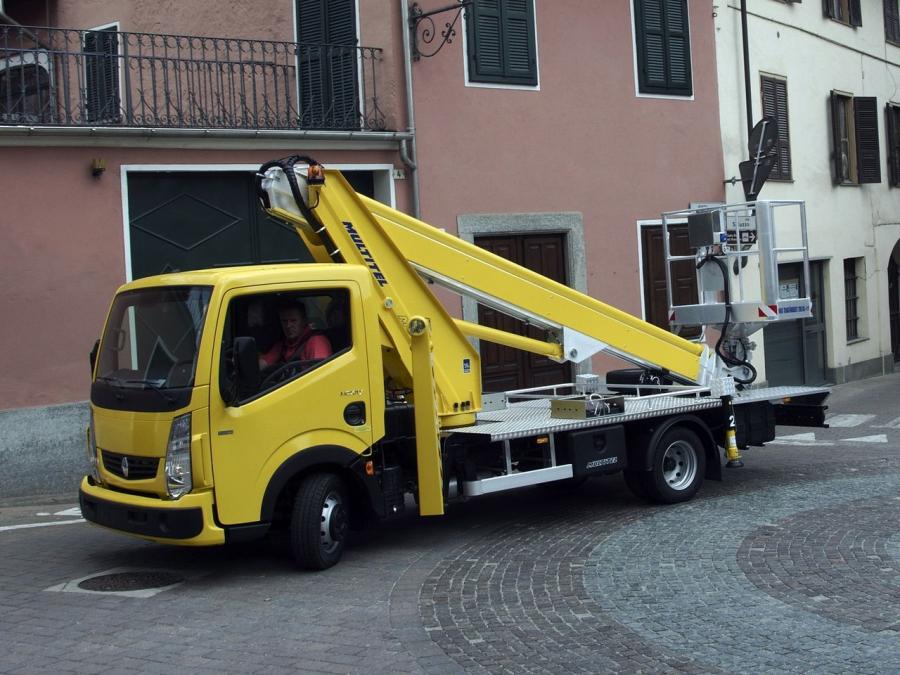  Renault Maxity Lift Platform 2008 года  (фото 2 из 5)